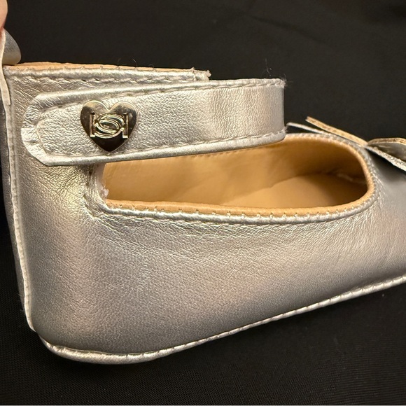 Bebe Silver Butterfly Baby Infant Walker Fashion Shoes Ankle Strap size 4 NWT - Picture 4 of 6